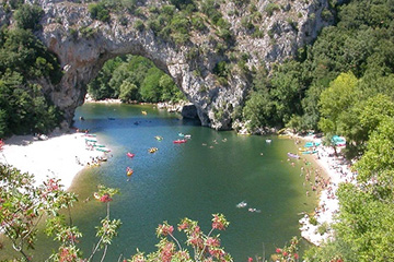 Residence Le Domaine de Chames - Vallon Pont d'Arc - Vacancéole - Vallon Pont d'Arc